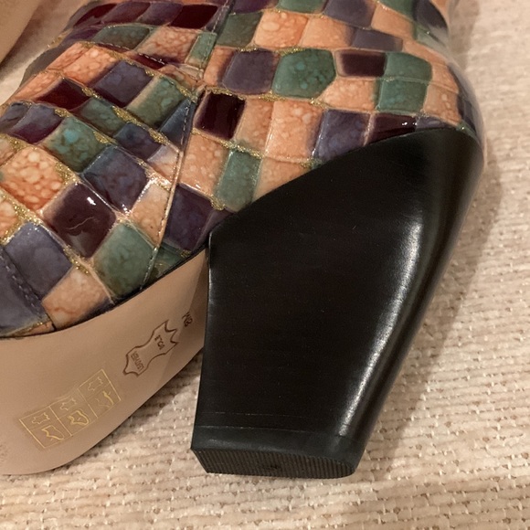 TORY BURCH LILA HAND PAINTED EMBOSSED PATENT LEATHER BOOTS MADE IN ITALY 🇮🇹 - Picture 14 of 16